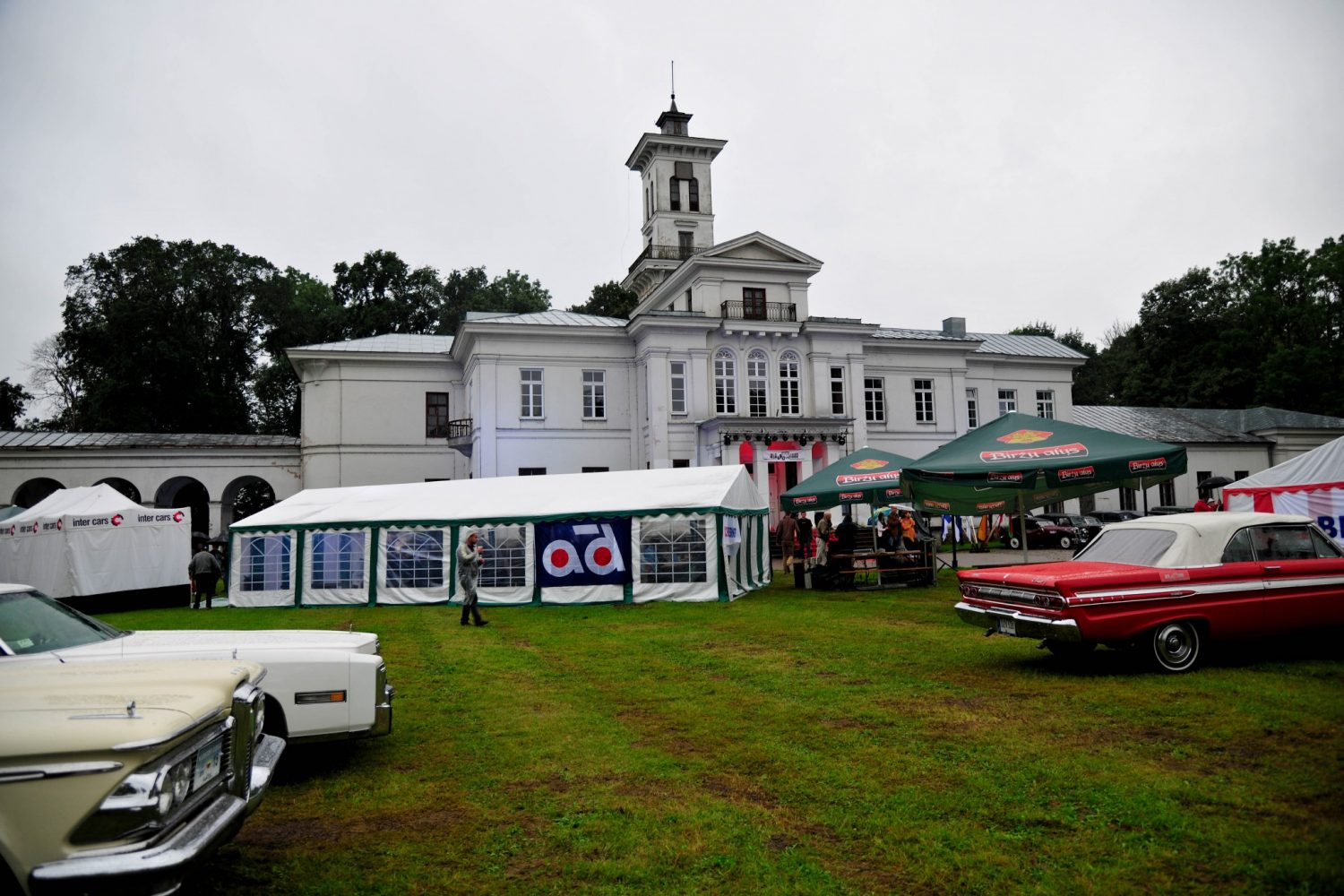 Senovinių automobilių parodos "Nesenstanti Klasika 2016" apdovanojimai ir uždaras šventinis vakaras vyko Astravo dvare