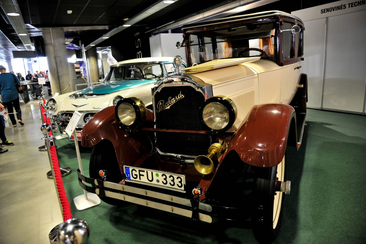 Packard 333 Limousin, pagamintas 1925 m. Savininkas – Gintautas Miškinis